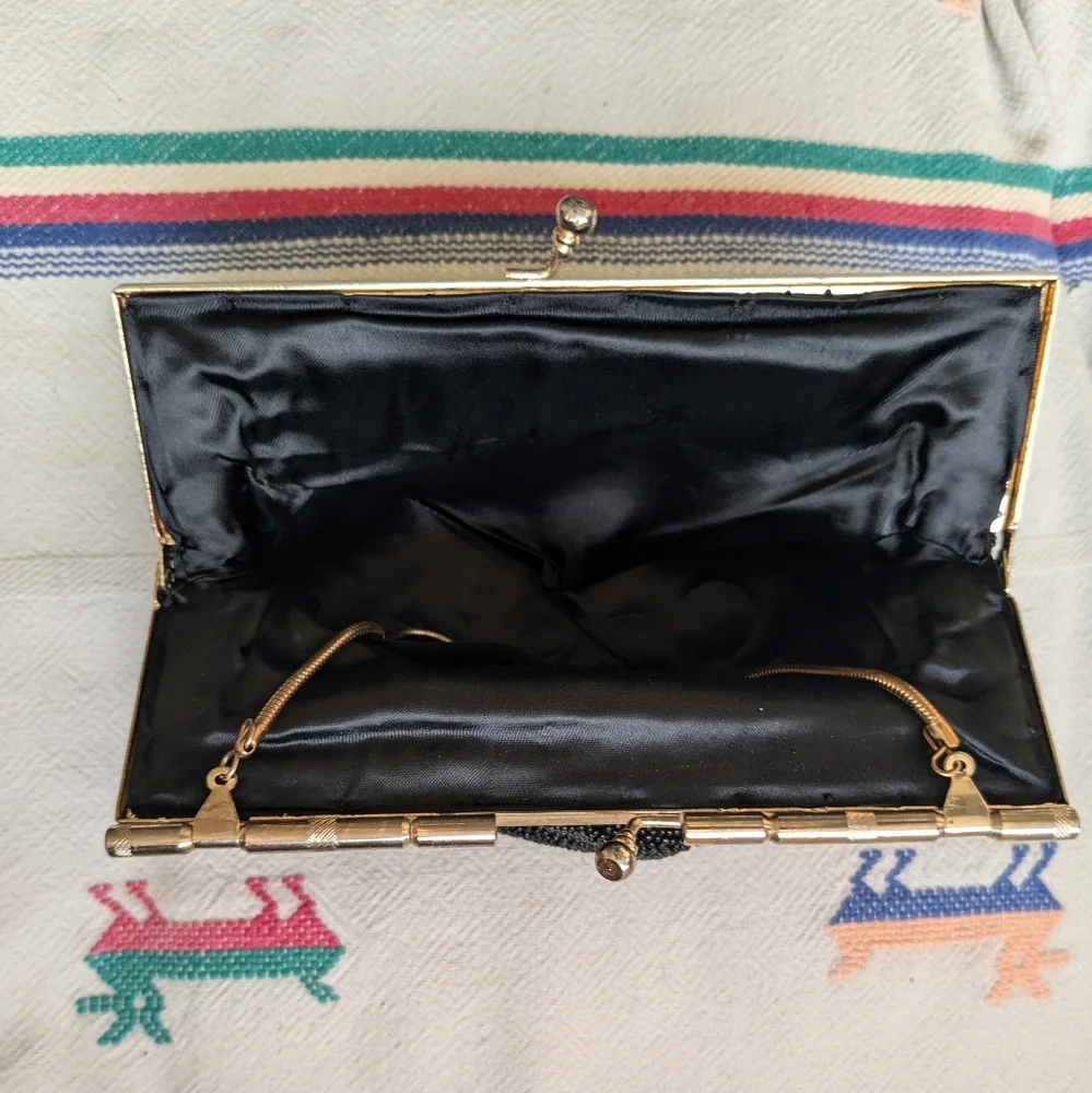 Vintage needlepoint & beaded convertible purse w/ gold serpentine chain handle